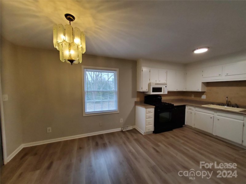 Property image 4 at 2824 Dalecrest Drive, Charlotte, NC 28269