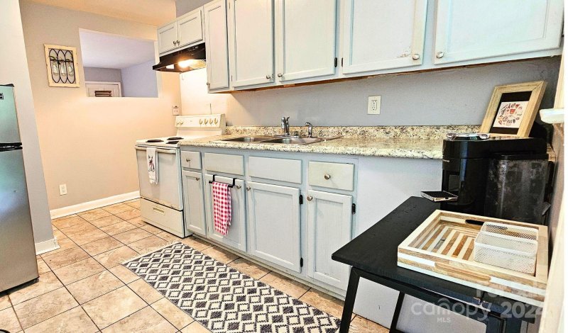 Property image 4 at 1825 Taylor Avenue, Charlotte, NC 28216