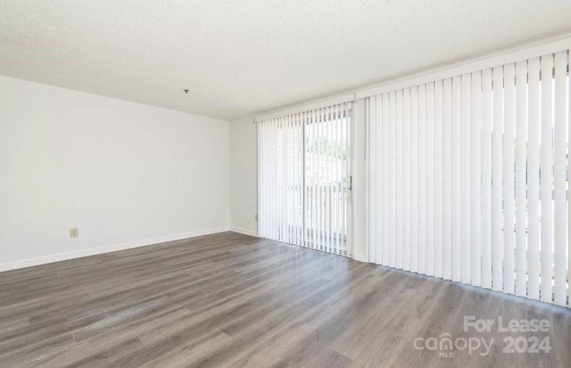 Property image 2 at 1614 Arlyn Circle, Charlotte, NC 28213