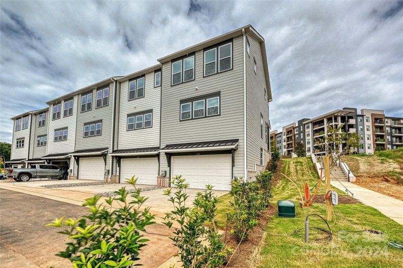 Property image 2 at 405 Prine Place, Charlotte, NC 28213