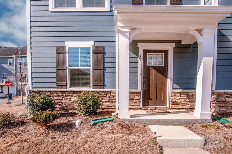 Property image 2 at 1331 Ashbury Street, Charlotte, NC 28216