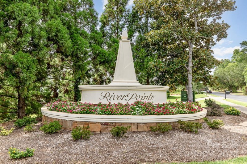 Property image 3 at 16205 Riverpointe Drive, Charlotte, NC 28278