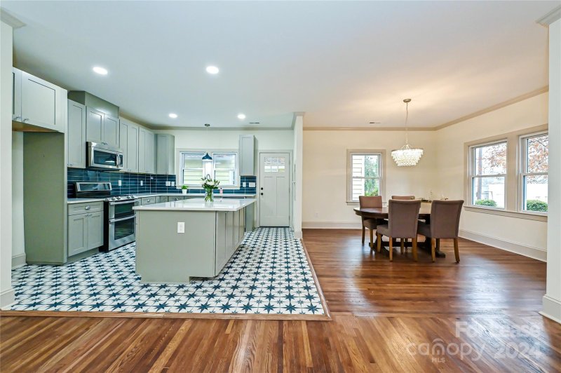 Property image 2 at 924 S York Street, Gastonia, NC 28052