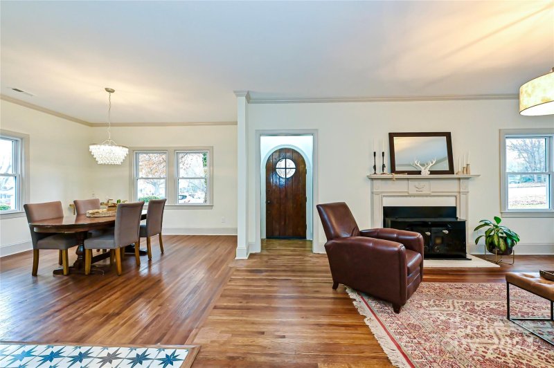 Property image 3 at 924 S York Street, Gastonia, NC 28052