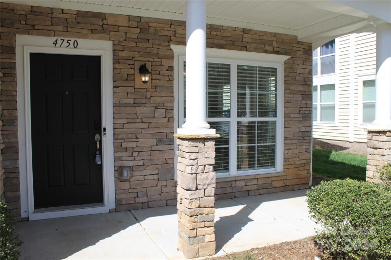 Property image 2 at 4750 Craigmoss Lane, Charlotte, NC 28278