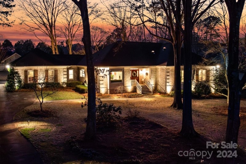 Property image 2 at 5008 Laurel Grove Lane, Matthews, NC 28104