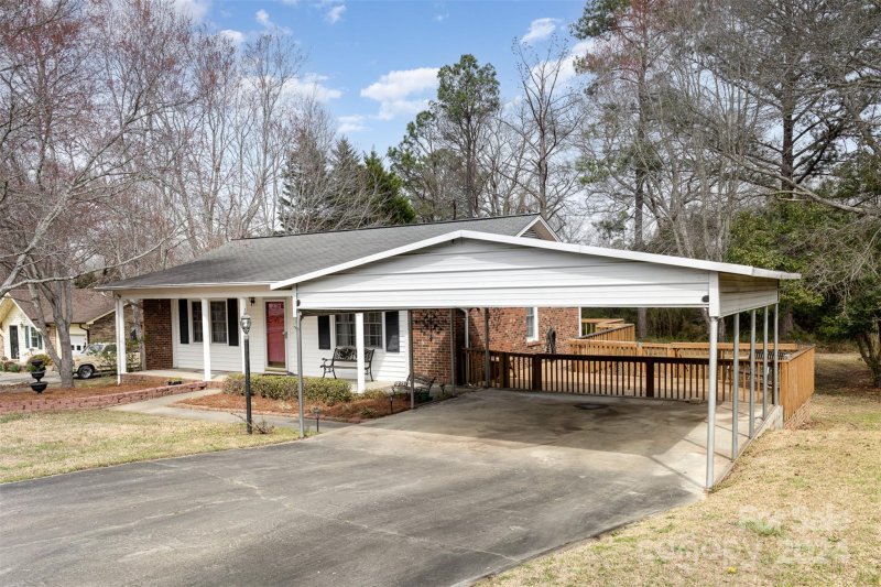 Property image 2 at 2339 Seneca Plaza Drive, Lancaster, SC 29720