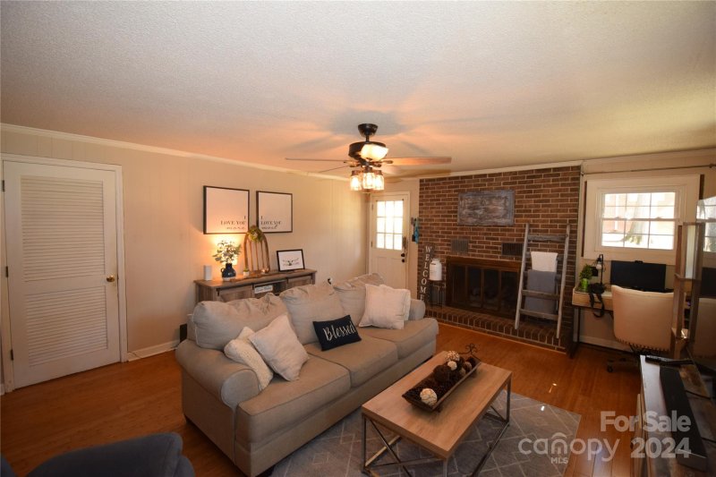 Property image 2 at 206 Kimmswick Road, Charlotte, NC 28214
