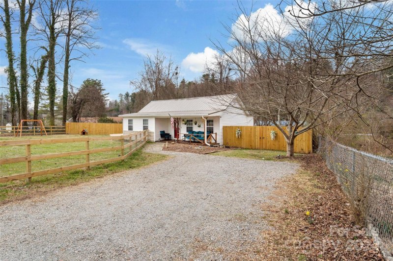 Property image 2 at 2123 Arlington Place, Hendersonville, NC 28791