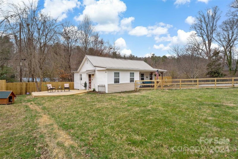 Property image 3 at 2123 Arlington Place, Hendersonville, NC 28791