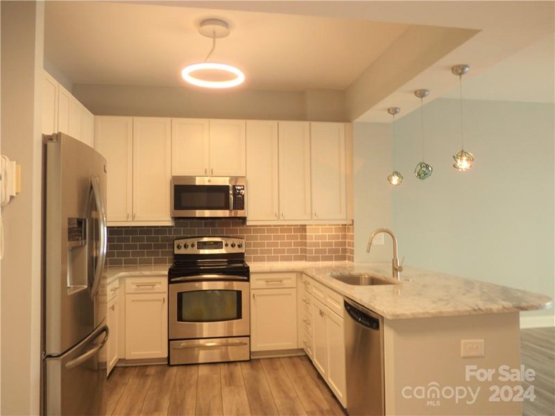 Property image 2 at 721 Governor Morrison Street, Charlotte, NC 28211