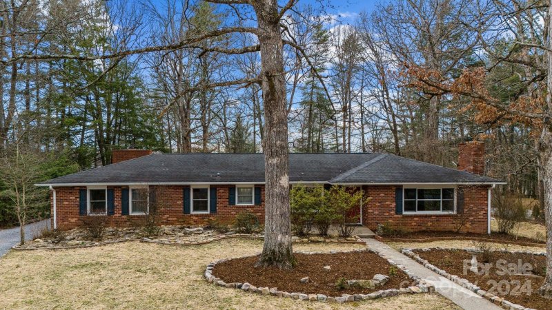 Property image 2 at 16 S Oak Forest Drive, Asheville, NC 28803