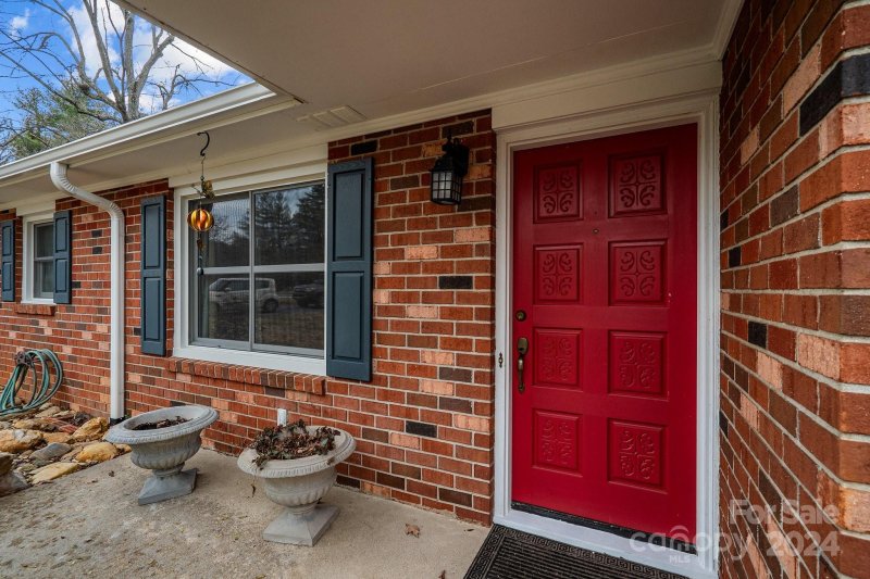 Property image 3 at 16 S Oak Forest Drive, Asheville, NC 28803