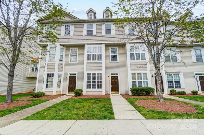 8135 Kings Creek Drive