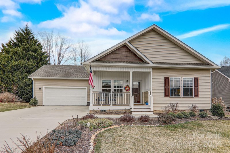 Property image 2 at 506 Riverwind Drive, Hendersonville, NC 28739