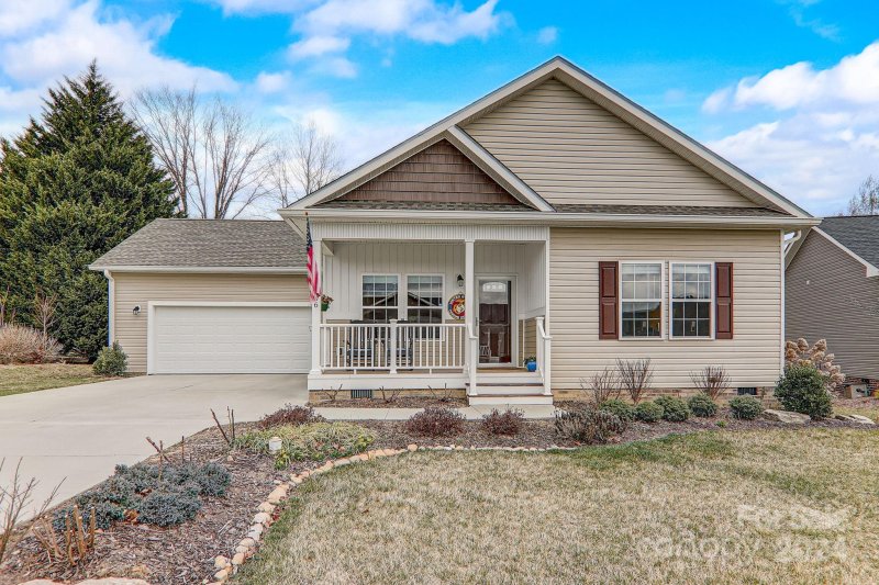 Property image 3 at 506 Riverwind Drive, Hendersonville, NC 28739