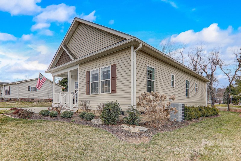 Property image 5 at 506 Riverwind Drive, Hendersonville, NC 28739