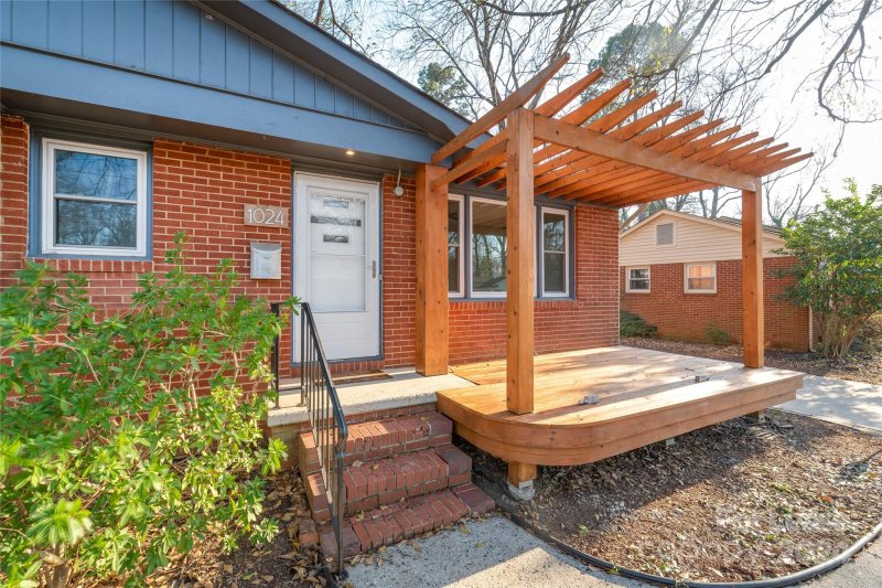 Property image 2 at 1024 Dudley Drive, Charlotte, NC 28205