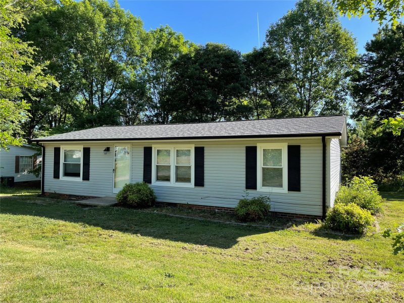 Property image 2 at 3408 Stony Brook Circle, Newton, NC 28658