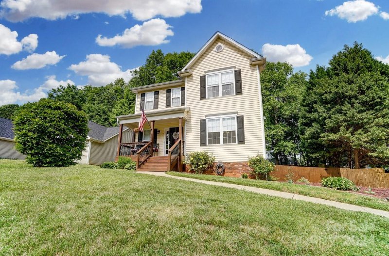 Property image 3 at 124 Arbor Ridge Road, Mount Holly, NC 28120