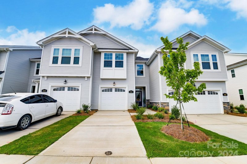 Property image 3 at 5023 Carrick Street, Charlotte, NC 28213