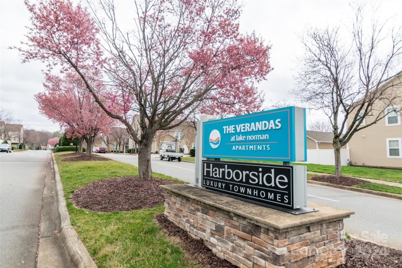 Property image 2 at 8222 Viewpoint Lane, Cornelius, NC 28031