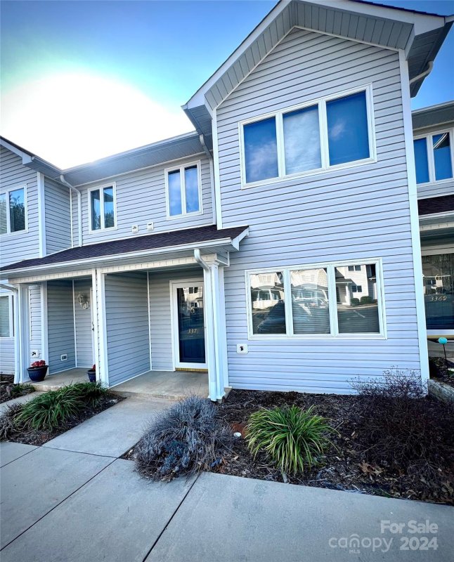 3371 White Oak Court