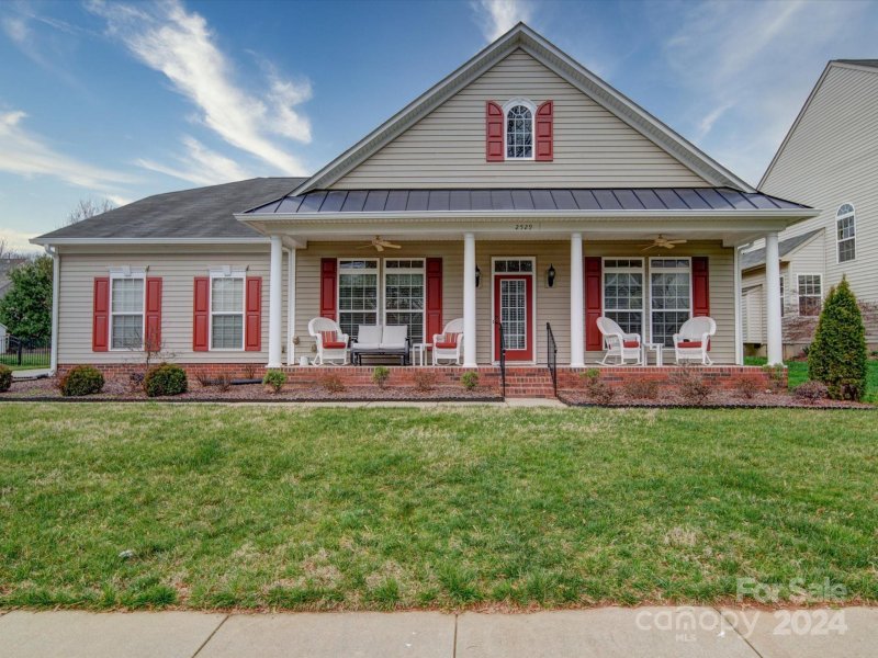 2529 Scarlet Oak Drive