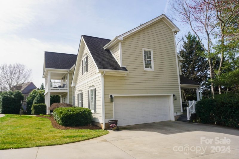 Property image 3 at 417 19th Avenue Circle, Hickory, NC 28601