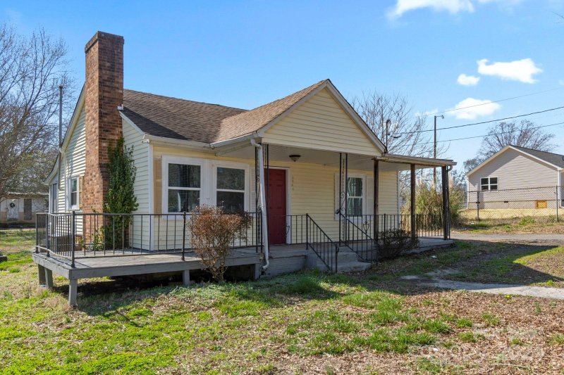 Property image 2 at 1605 Collinston Drive, Gastonia, NC 28052