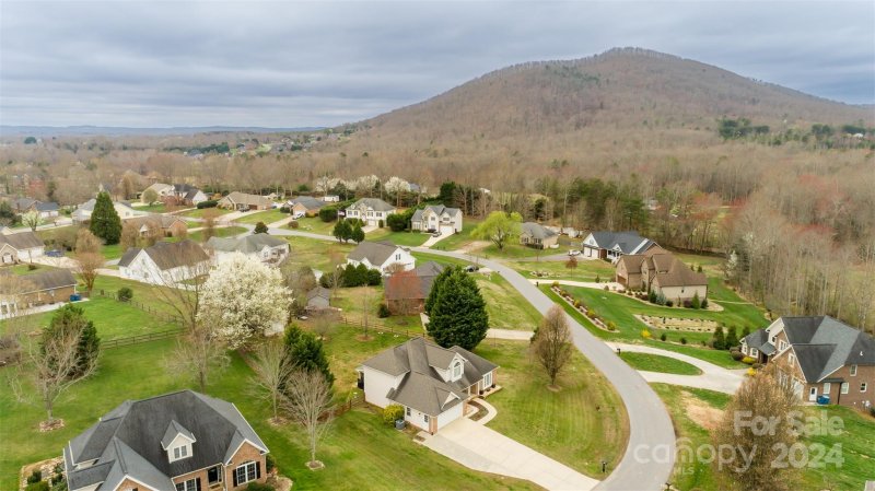 Property image 3 at 1446 Sweetbriar Lane, Hickory, NC 28602