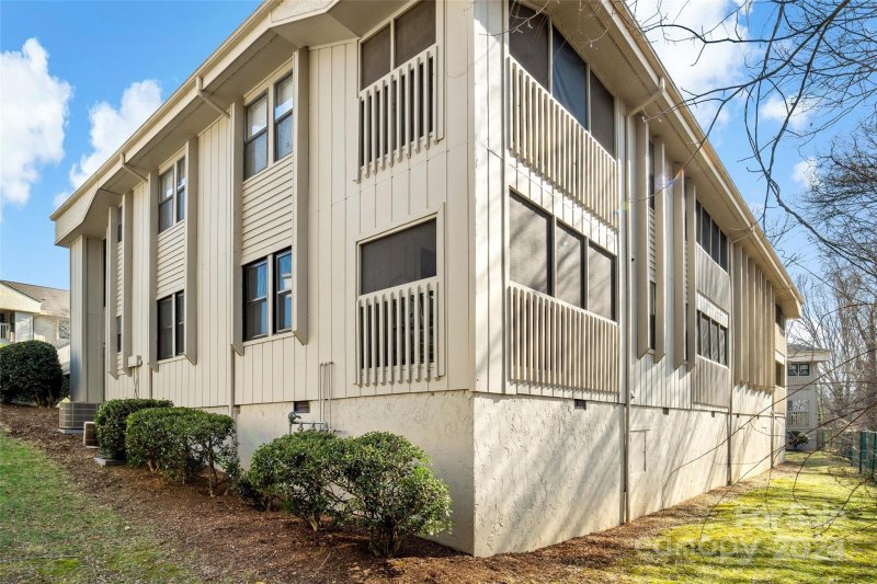 Property image 2 at 1705 Abbey Circle, Asheville, NC 28805