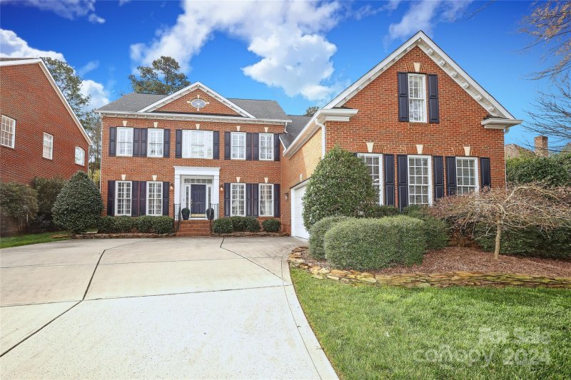 Property image 2 at 10111 Oak Pond Circle, Charlotte, NC 28277