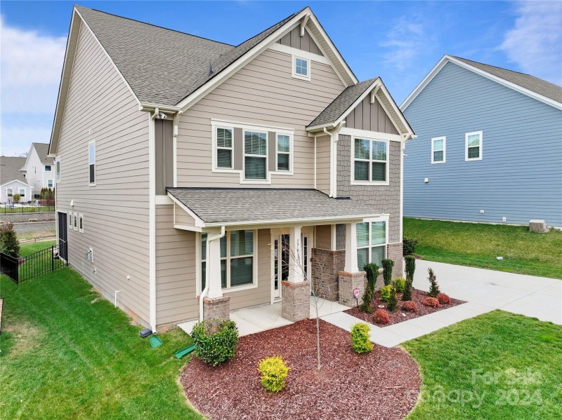 Property image 3 at 17612 Shasta Daisy Circle, Davidson, NC 28036