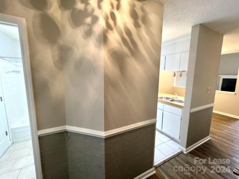 Property image 2 at 7920 Charter Oak Lane, Charlotte, NC 28226