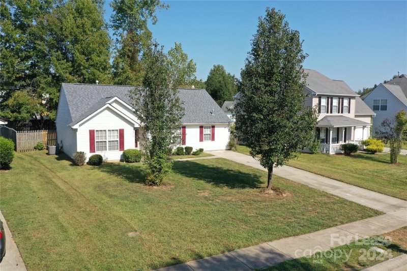 Property image 2 at 8219 Fox Swamp Road, Charlotte, NC 28215