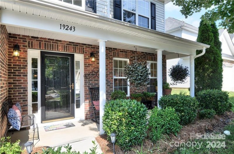 Property image 3 at 19243 Kanawha Drive, Cornelius, NC 28031