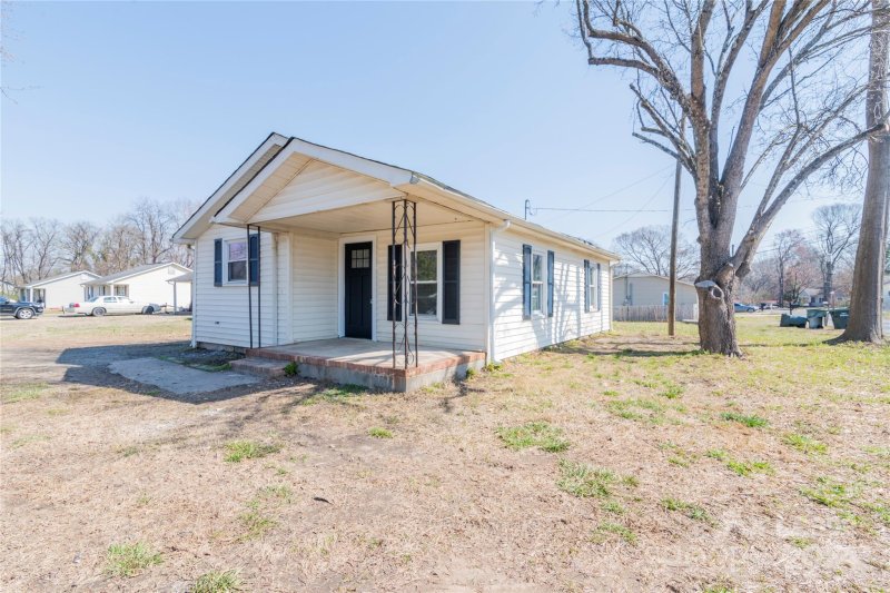 Property image 2 at 908 Baker Boulevard, Gastonia, NC 28052