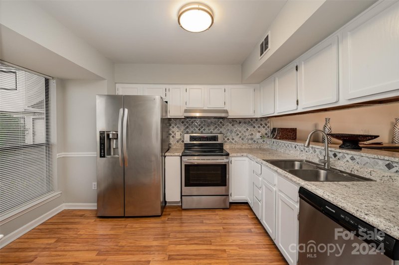 Property image 4 at 10927 Carmel Crossing Road, Charlotte, NC 28226