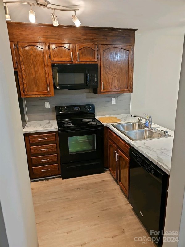 Property image 3 at 100 Willow Run Drive, Gastonia, NC 28056