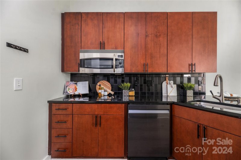 Property image 5 at 525 E 6th Street, Charlotte, NC 28202