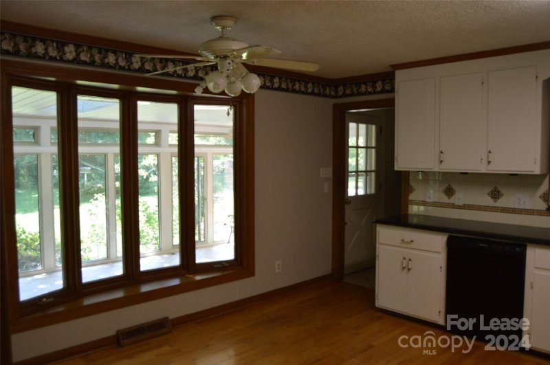 Property image 2 at 3216 Wentworth Street, Statesville, NC 28625