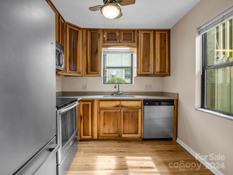 Property image 4 at 2005 Abbey Circle, Asheville, NC 28805