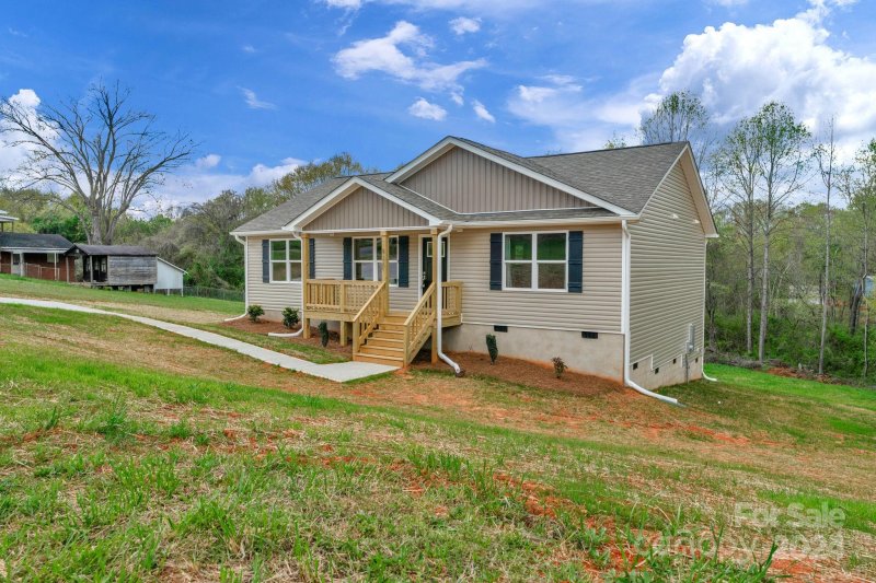 Property image 2 at 826 Cabaniss Drive, Shelby, NC 28150