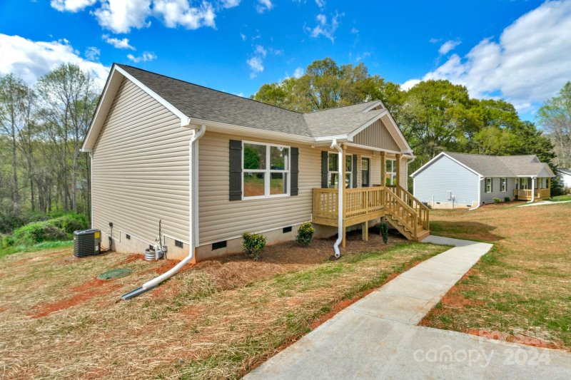 Property image 3 at 826 Cabaniss Drive, Shelby, NC 28150