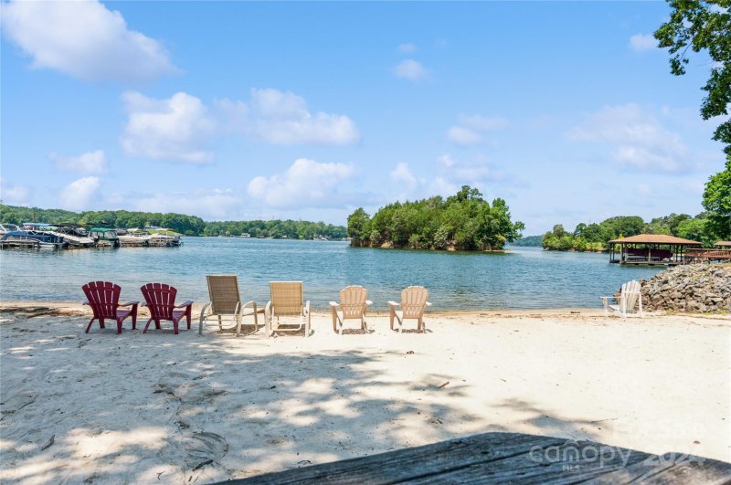 Property image 3 at 13822 Queens Harbor Road, Charlotte, NC 28278