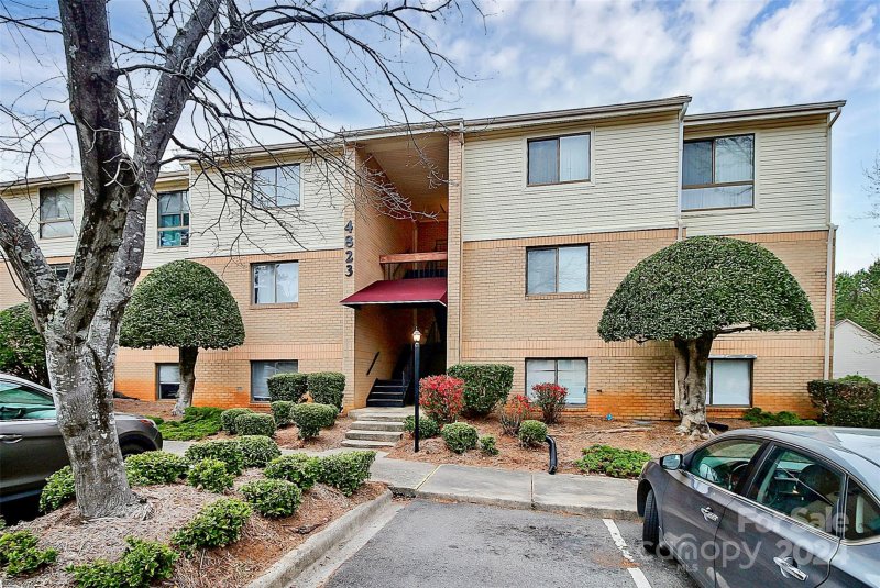 4823 Spring Lake Drive