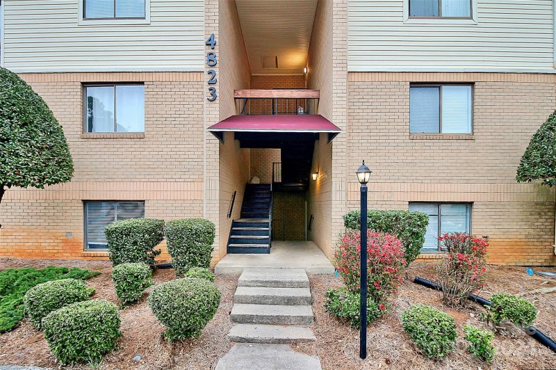 Property image 2 at 4823 Spring Lake Drive, Charlotte, NC 28212