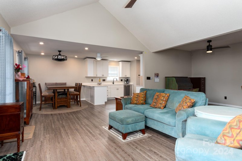 Property image 4 at 100 N Padali Court, Mount Holly, NC 28120