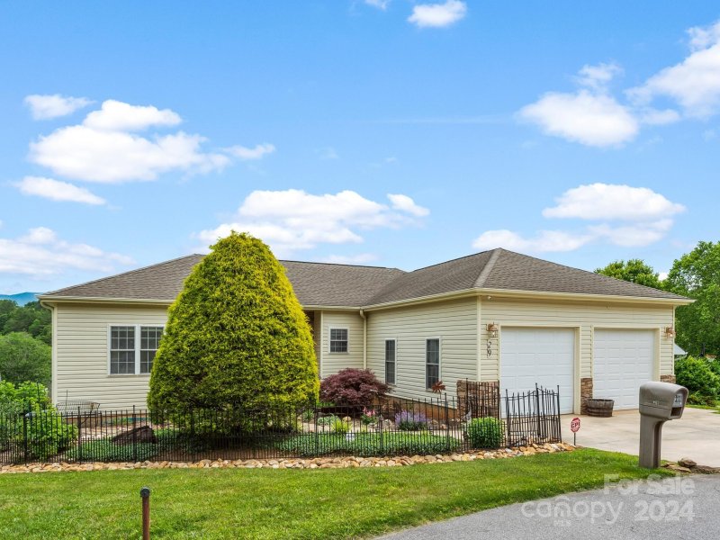 29 Village East Court